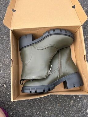 Women's Olive Green Chunky Heel Zip Heeled Boots